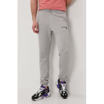 New Balance Pantaloni MP03904AG bărbați, culoarea gri, material neted ieftini