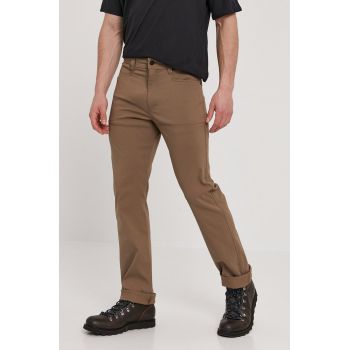Wrangler Pantaloni bărbați, culoarea maro, model drept ieftini