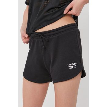 Reebok Pantaloni scurți GL2554 femei, culoarea negru, material neted, medium waist GL2554-BLACK