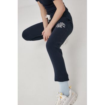 Superdry Pantaloni femei, culoarea albastru marin, cu imprimeu de firma original