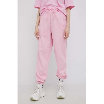 adidas Originals pantaloni HM4873 femei, culoarea roz, cu imprimeu ieftin
