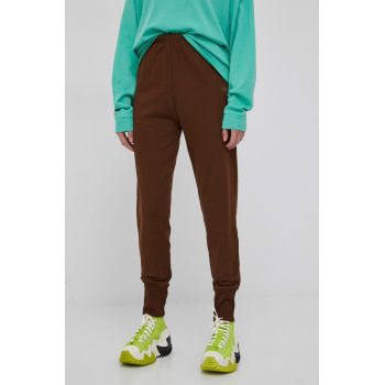 Reebok Classic pantaloni de bumbac H46816 femei, culoarea maro, neted ieftin