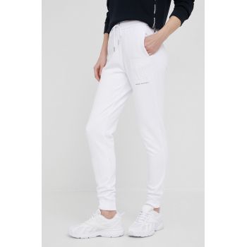 Armani Exchange Pantaloni femei, culoarea alb, material neted ieftin