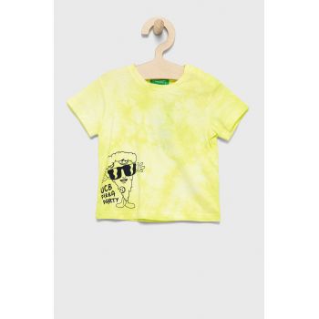 United Colors of Benetton tricou de bumbac pentru copii culoarea galben, modelator