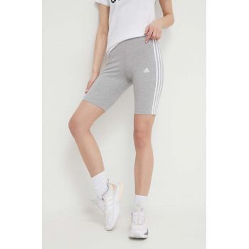 adidas pantaloni scurți femei, culoarea gri, cu imprimeu, medium waist HF5956