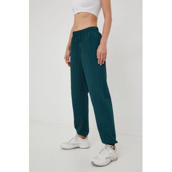 GAP pantaloni de trening femei, culoarea verde, neted ieftin