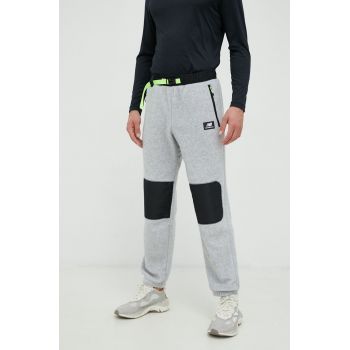 New Balance pantaloni barbati, culoarea gri, cu imprimeu ieftini