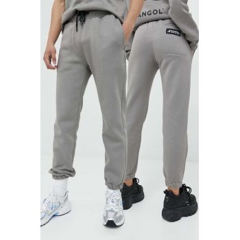 Kangol pantaloni de trening unisex, culoarea gri, neted la reducere