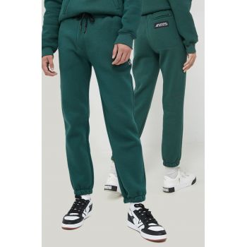 Kangol pantaloni de trening unisex, culoarea verde, neted la reducere