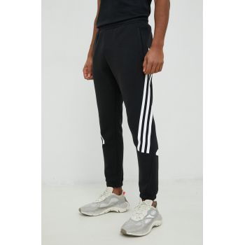 Adidas pantaloni de trening barbati, culoarea negru, cu imprimeu