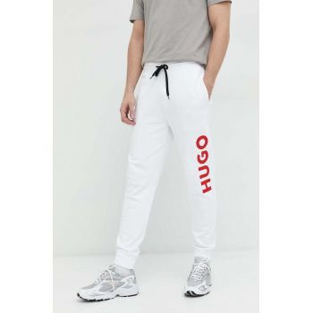 HUGO pantaloni de trening din bumbac bărbați, culoarea alb, cu imprimeu 50473211