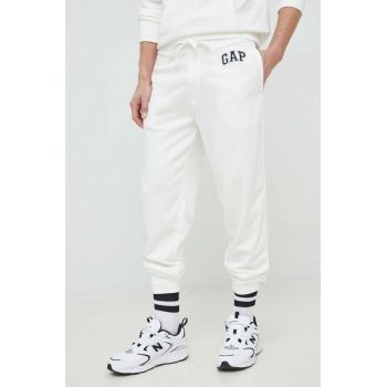 GAP pantaloni de trening culoarea alb, cu imprimeu
