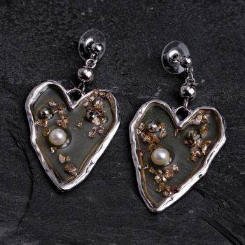 Cercei metalici argintii inima cu insertii si perla