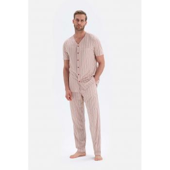 Pijama cu model in dungi si buzunar pe piept ieftine