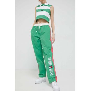 Tommy Jeans pantaloni de trening culoarea verde, modelator ieftin