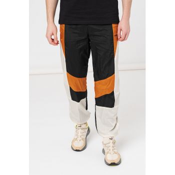 Pantaloni cu model colorblock Delem
