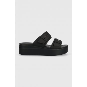 Crocs papuci Brooklyn Low Wedge Sandal femei, culoarea negru, cu platformă 208728