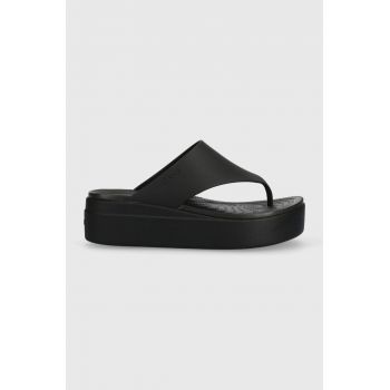 Crocs șlapi CrocsBrooklyn Flip femei, culoarea negru, cu platformă 208727