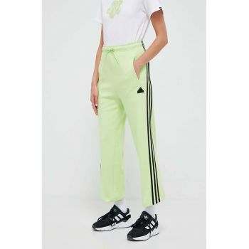 adidas pantaloni de trening culoarea verde, cu imprimeu ieftin