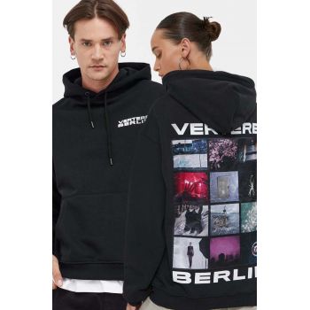 Vertere Berlin bluza culoarea negru, cu glugă, cu imprimeu