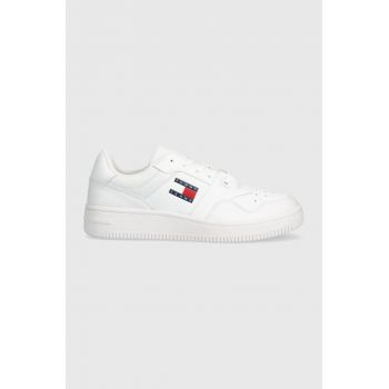Tommy Jeans sneakers din piele TJM RETRO BASKET ESS culoarea alb, EM0EM01395