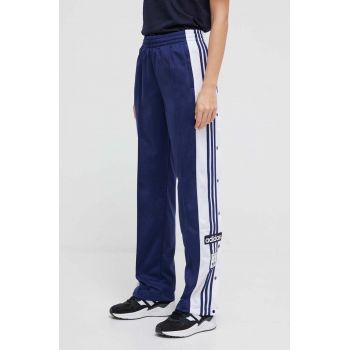 adidas Originals pantaloni de trening culoarea bleumarin, cu imprimeu IP0619 la reducere