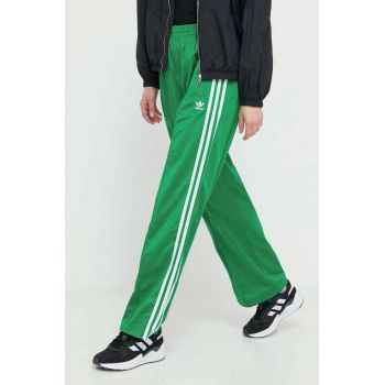 adidas Originals pantaloni de trening Firebird Loose culoarea verde, cu imprimeu, IP0634