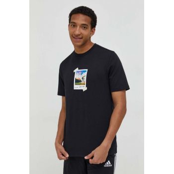 adidas tricou din bumbac bărbați, culoarea negru, cu imprimeu IN6439