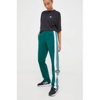 adidas Originals pantaloni de trening culoarea verde, cu imprimeu IP0623 ieftin