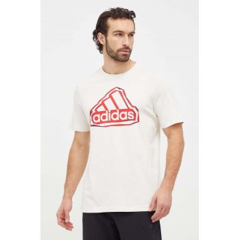 adidas tricou din bumbac bărbați, culoarea bej, cu imprimeu IS2882