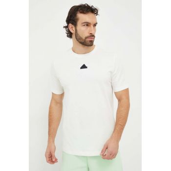 adidas tricou din bumbac bărbați, culoarea bej, cu imprimeu IS2857