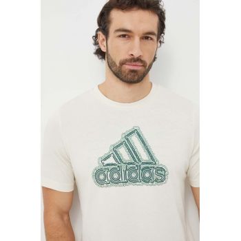 adidas tricou din bumbac bărbați, culoarea bej, cu imprimeu IS2873