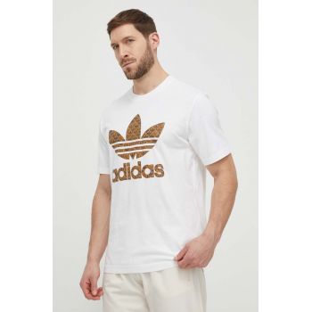 adidas Originals tricou din bumbac bărbați, culoarea alb, cu imprimeu IS2932