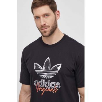 adidas Originals tricou din bumbac bărbați, culoarea negru, cu imprimeu IS0227