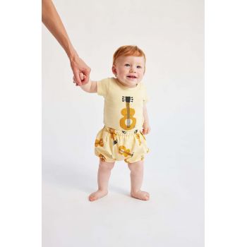 Bobo Choses pantaloni scurți din bumbac pentru bebeluși culoarea galben, modelator