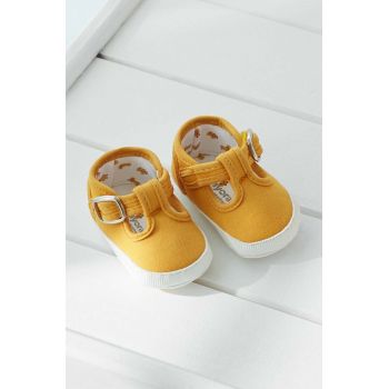 Mayoral Newborn pantofi pentru bebelusi culoarea galben