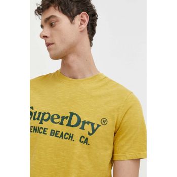 Superdry tricou din bumbac barbati, culoarea galben, cu imprimeu