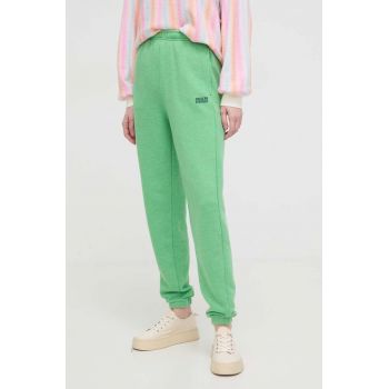 American Vintage pantaloni de trening culoarea verde, melanj ieftin