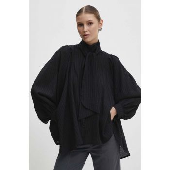 Answear Lab camasa femei, culoarea negru, cu un decolteu legat, relaxed