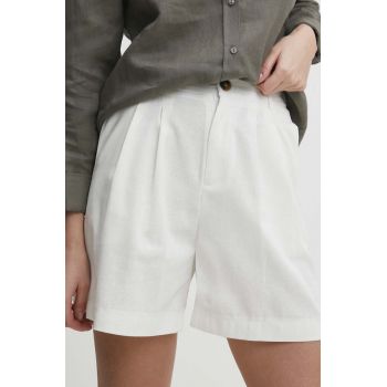 Answear Lab pantaloni scurți cu in culoarea alb, neted, high waist