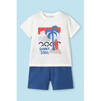 Set de tricou cu model tropical si pantaloni scurti