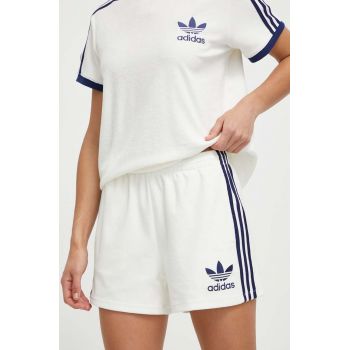 adidas Originals pantaloni scurti Terry femei, culoarea alb, cu imprimeu, high waist, IT9841