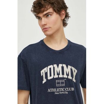 Tommy Jeans tricou din bumbac bărbați, culoarea bleumarin, cu imprimeu, DM0DM18557