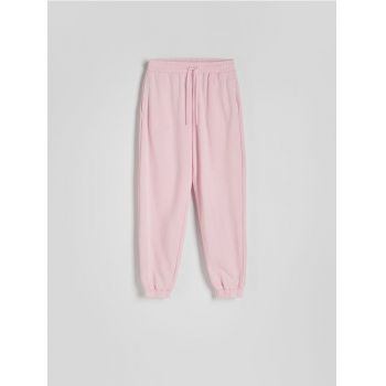 Reserved - Pantaloni de trening cu efect prespălat - roz-pastel