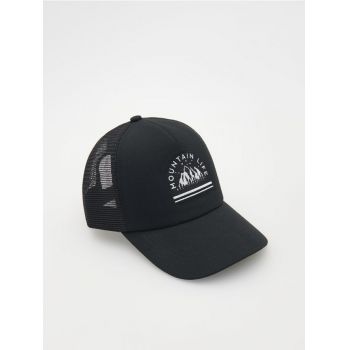 Reserved - Șapcă Trucker cu aplicație - negru