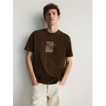 Reserved - Tricou regular cu imprimeu - maro-închis