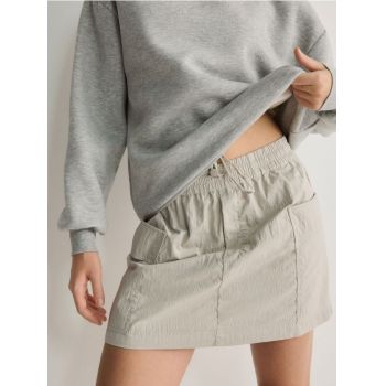 Reserved - Pantaloni scurți din țesătură tehnică - gri deschis