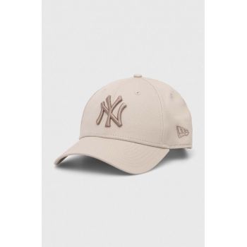 New Era șapcă de baseball din bumbac 9FORTY NEW YORK YANKEES culoarea bej, cu imprimeu, 60503377