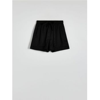 Reserved - Pantaloni scurți cu fibre lyocell - negru
