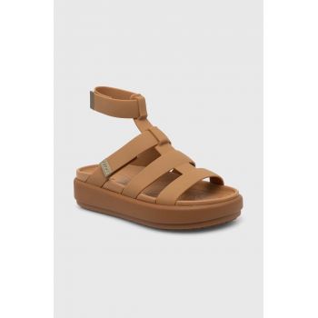 Crocs sandale Brooklyn Luxe Gladiator femei, culoarea maro, cu platforma, 209557